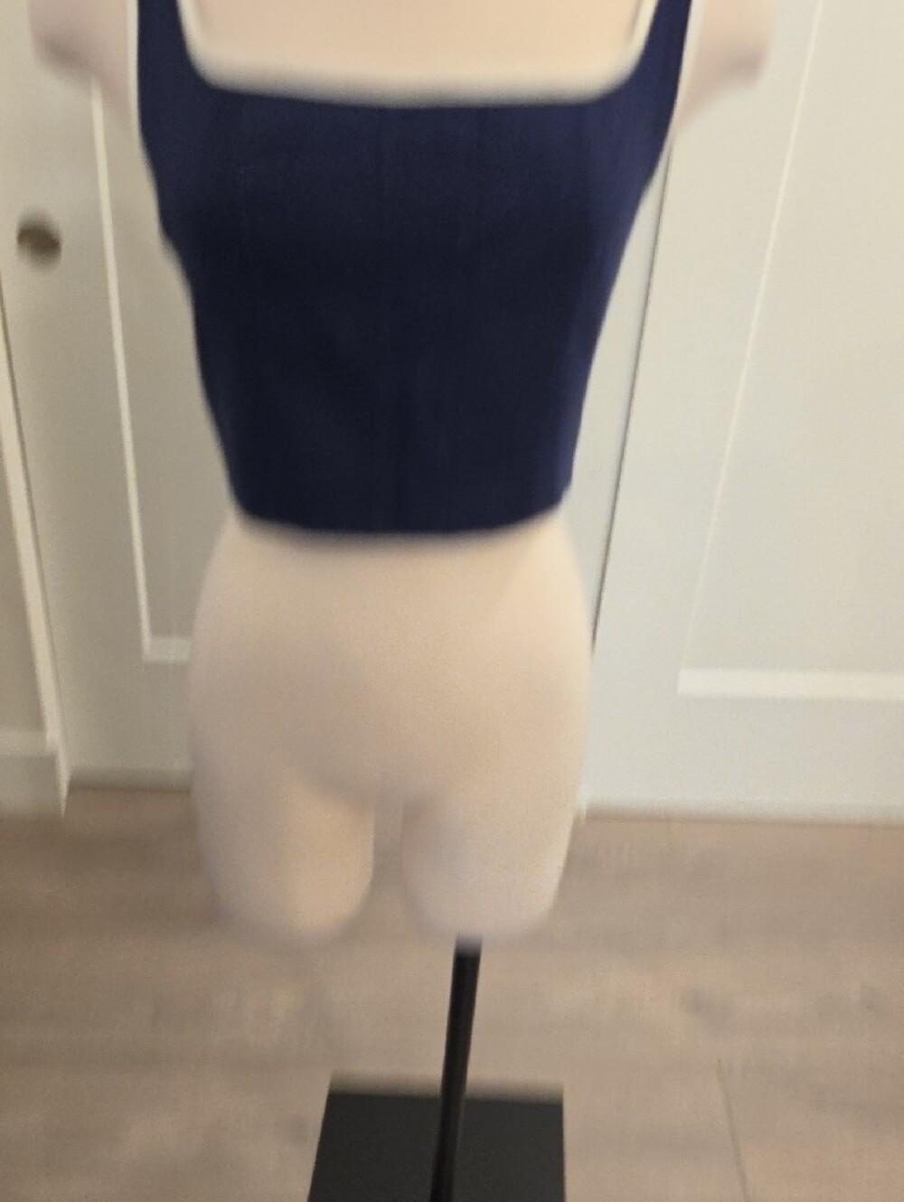 Avec Les Filles linen blend Navy Crop Top with White Trim size 6 new with tags - Picture 3 of 10